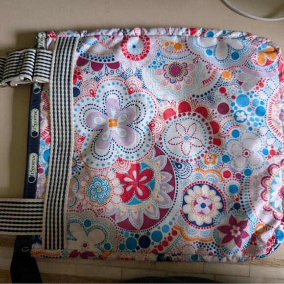 LeSportsac Crossbody - Picture 5 of 5